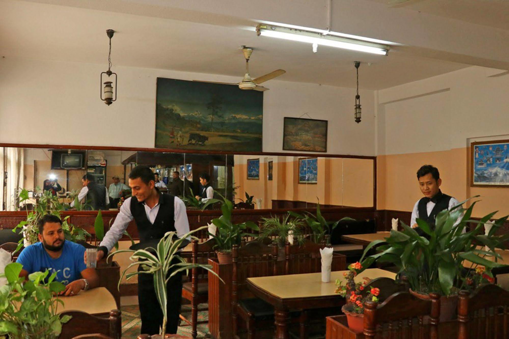Hotel Holiday Taj Катманду Экстерьер фото