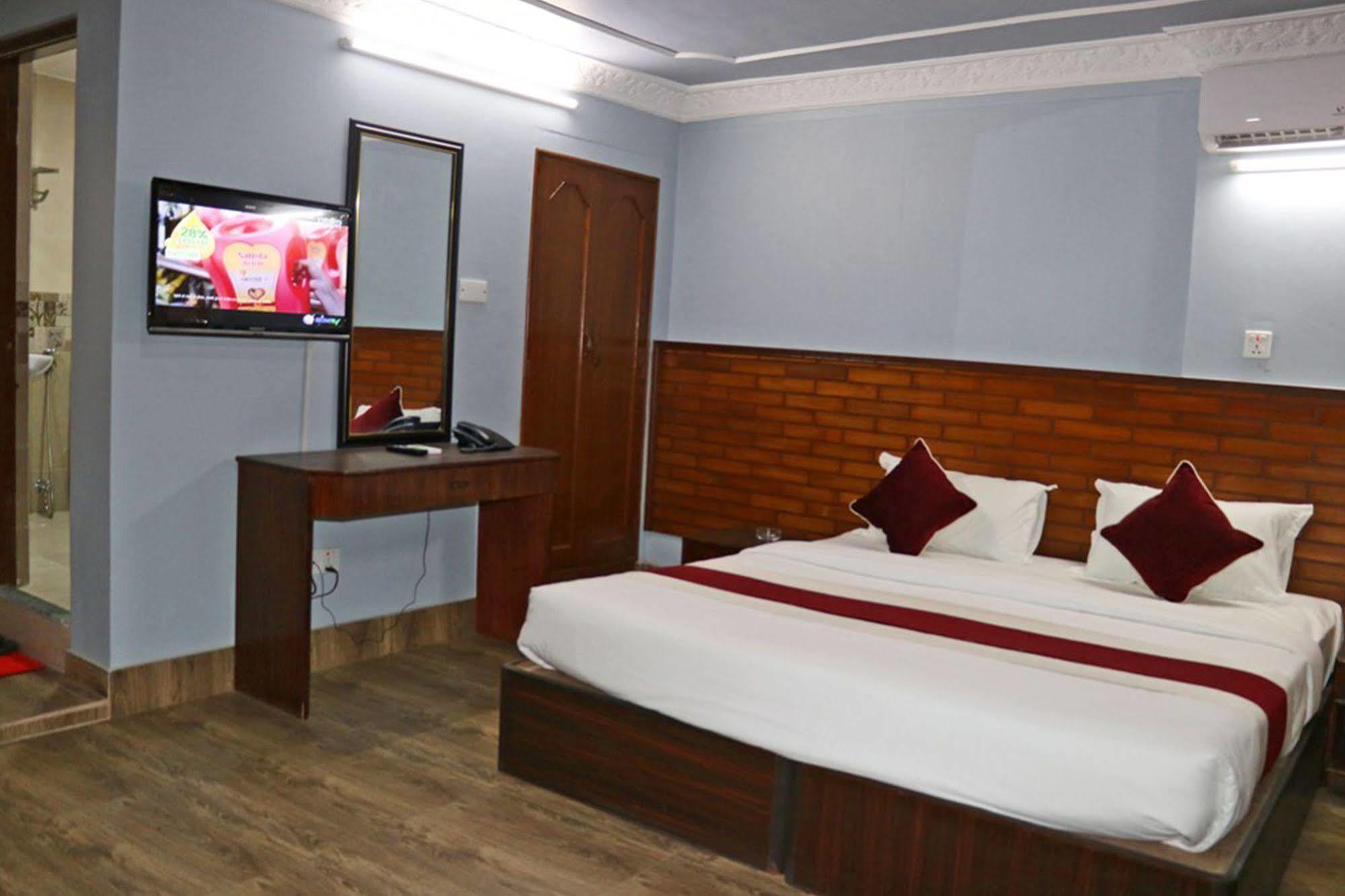 Hotel Holiday Taj Катманду Экстерьер фото