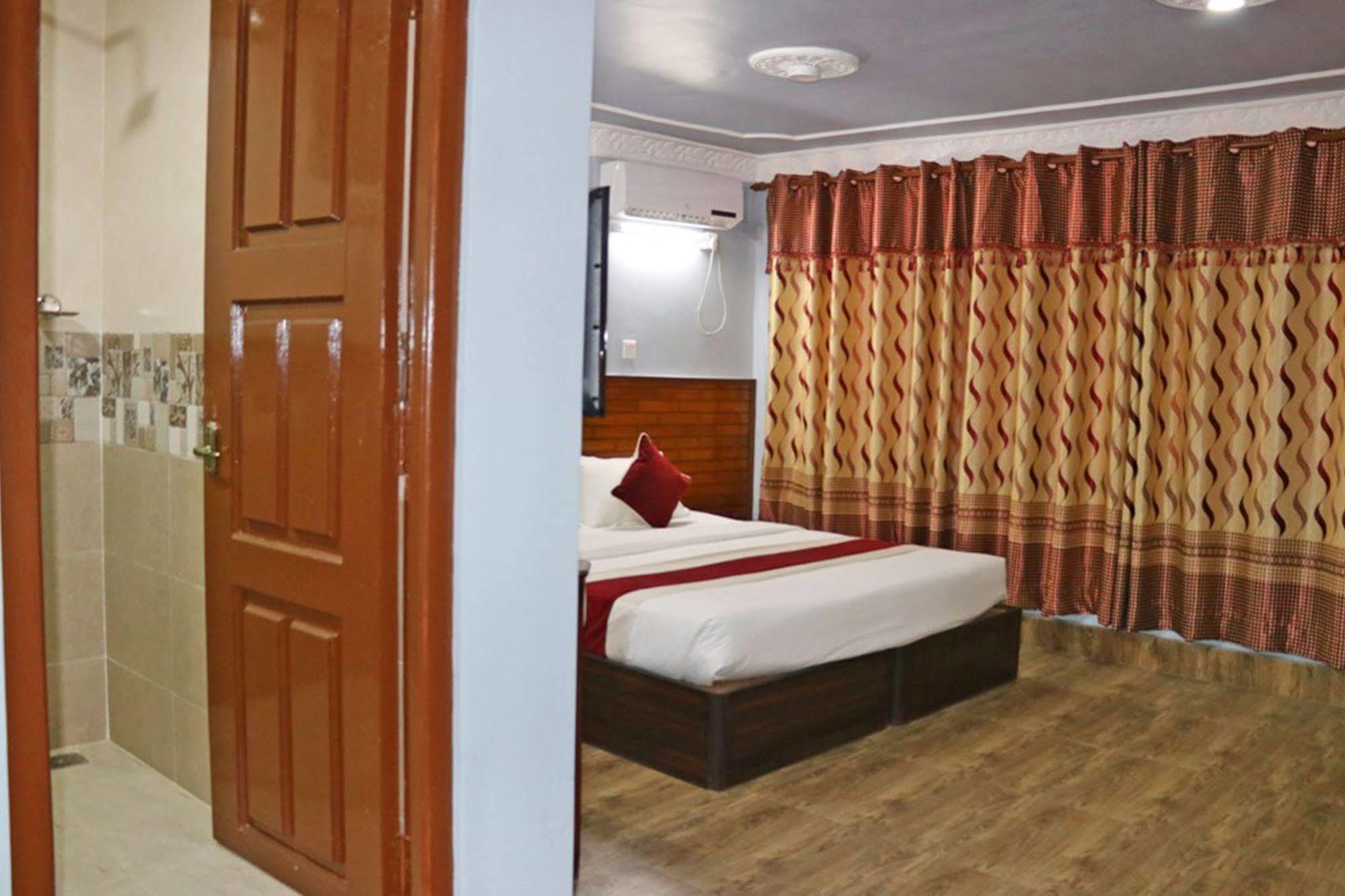 Hotel Holiday Taj Катманду Экстерьер фото
