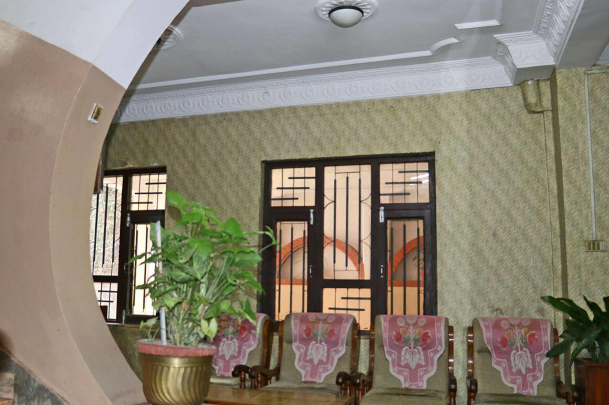 Hotel Holiday Taj Катманду Экстерьер фото